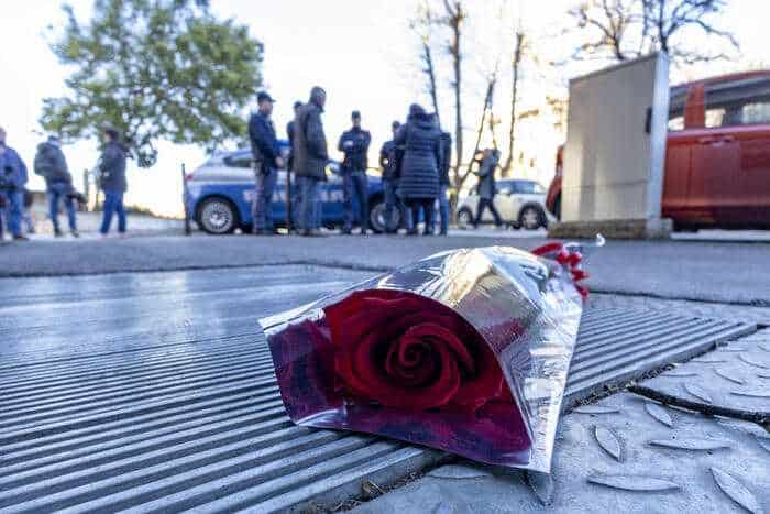 Femminicidi, in Italia 120 donne uccise nel 2023: metà da partner