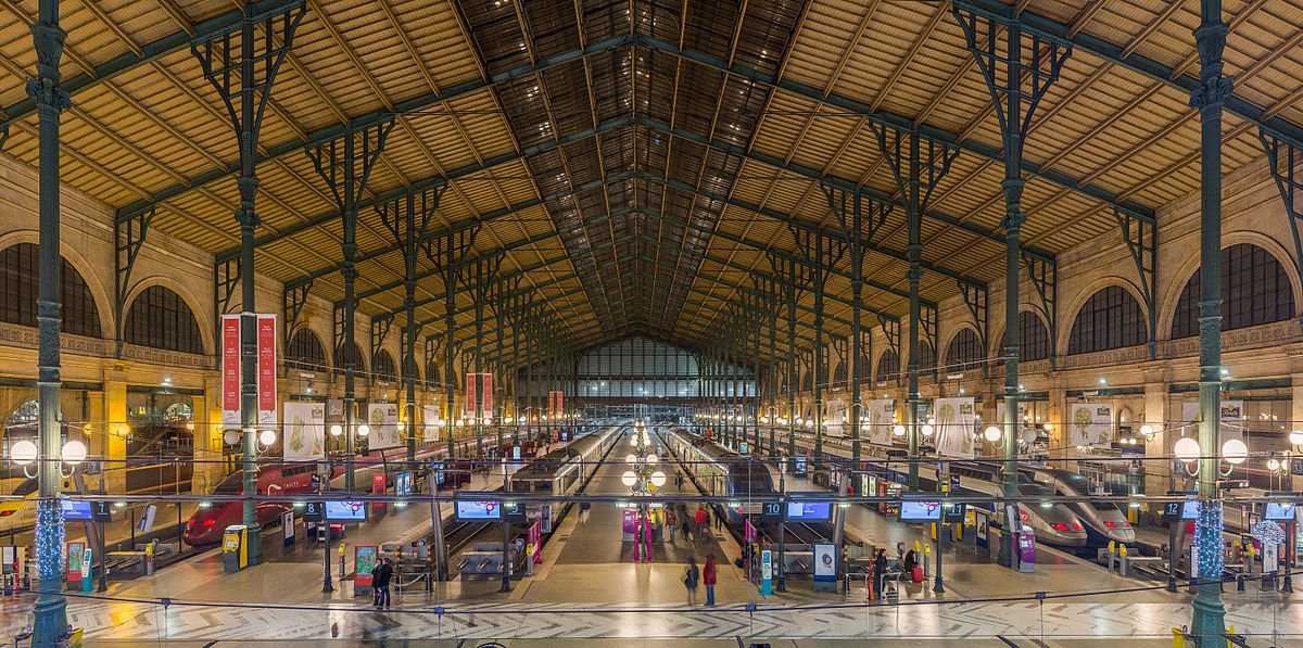 Panico a Parigi: un uomo accoltella sei persone alla stazione di Gare du Nord Photo Credits: WDonna.it