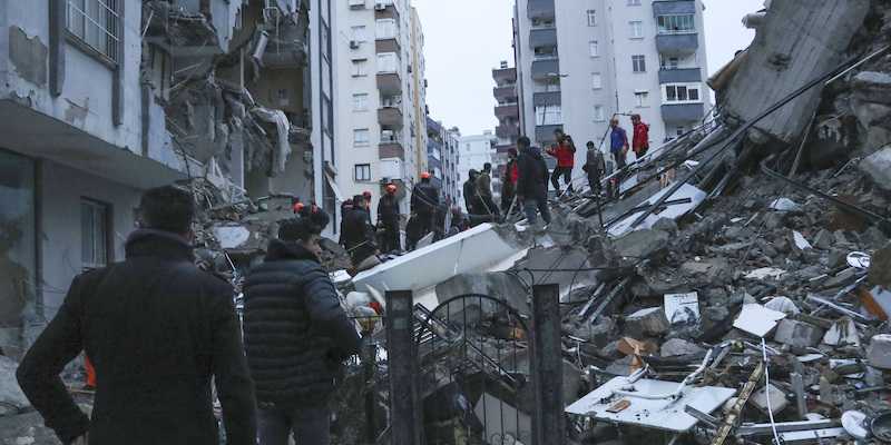 Forte terremoto in Turchia e Siria di magnitudo 7.9, oltre 1500 morti