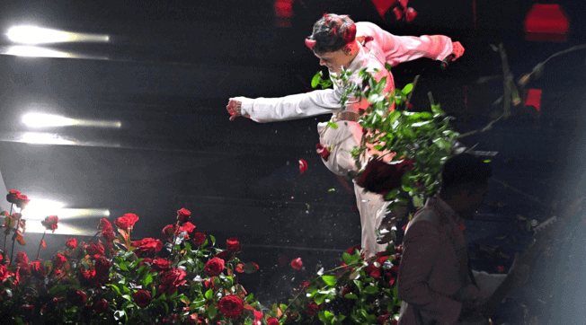 Blanco: 19 anni - Ph credits https://www.tgcom24.mediaset.it/televisione/sanremo-2023-blanco-distrugge-fiori-palco_60831547-202302k.shtml