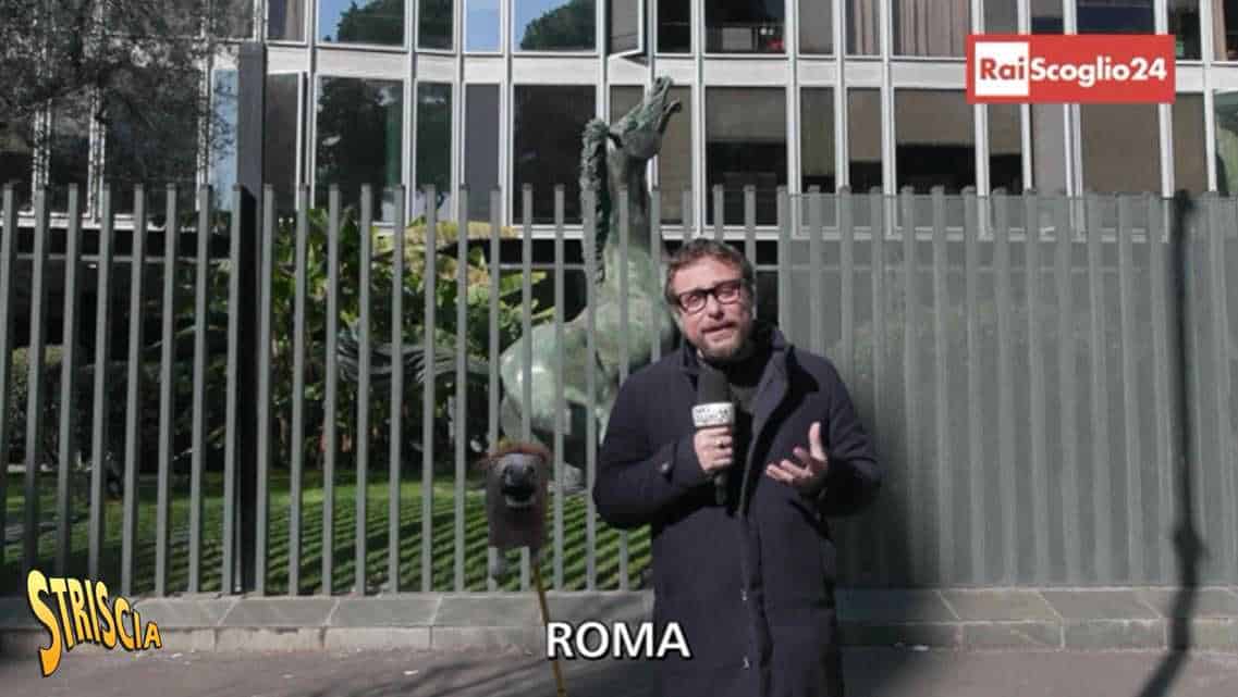 Striscia la Notizia, che rapporto c’è fra il Festival di Sanremo e Instagram? L’inviato Pinuccio indaga