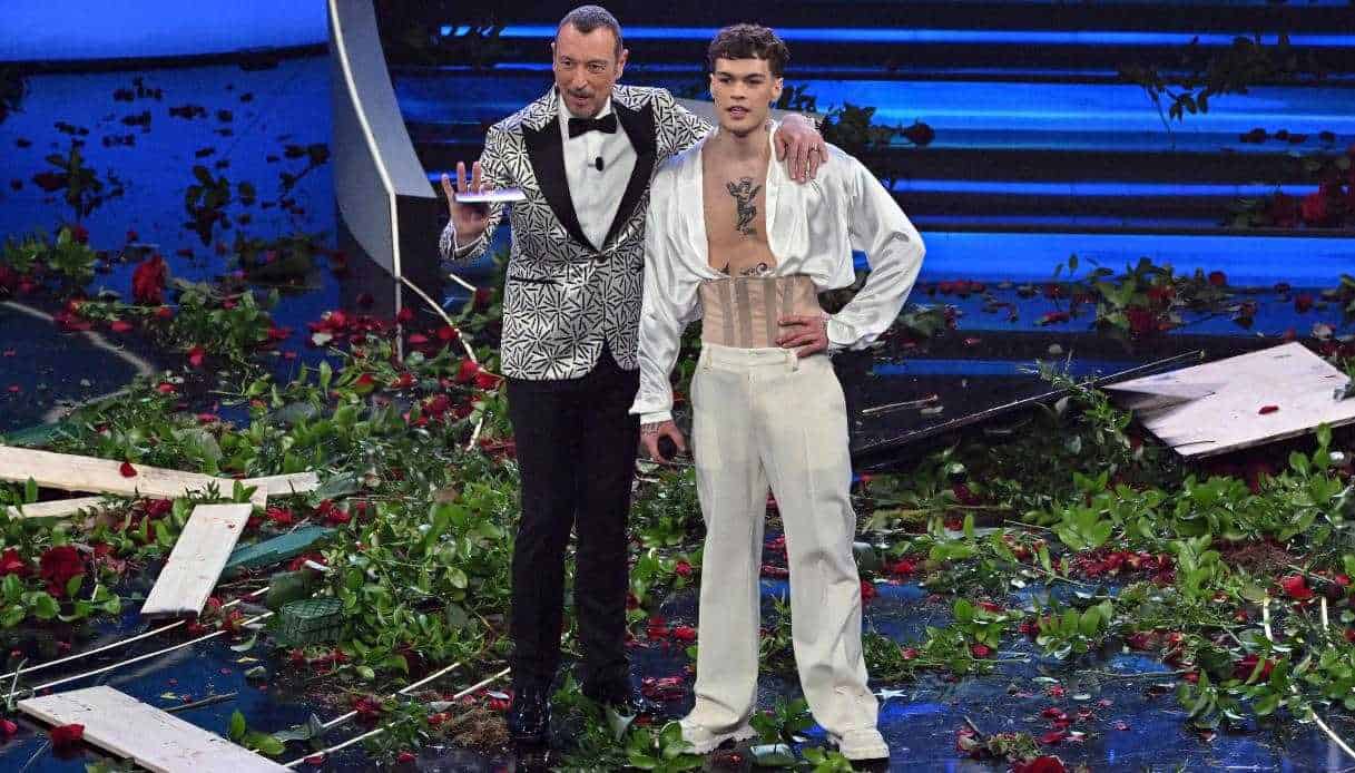 Sanremo 2023, conferenza stampa seconda serata, Amadeus su Blanco: “Non me la sento di punirlo, accetto le scuse con serenità” Sanremo 2023, conferenza stampa seconda serata, Amadeus su Blanco: "Non me la sento di punirlo, accetto le scuse con serenità"