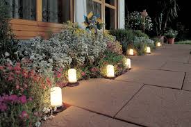 Illumina il tuo giardino senza sprecare energia: i vantaggi dei segnapasso solari