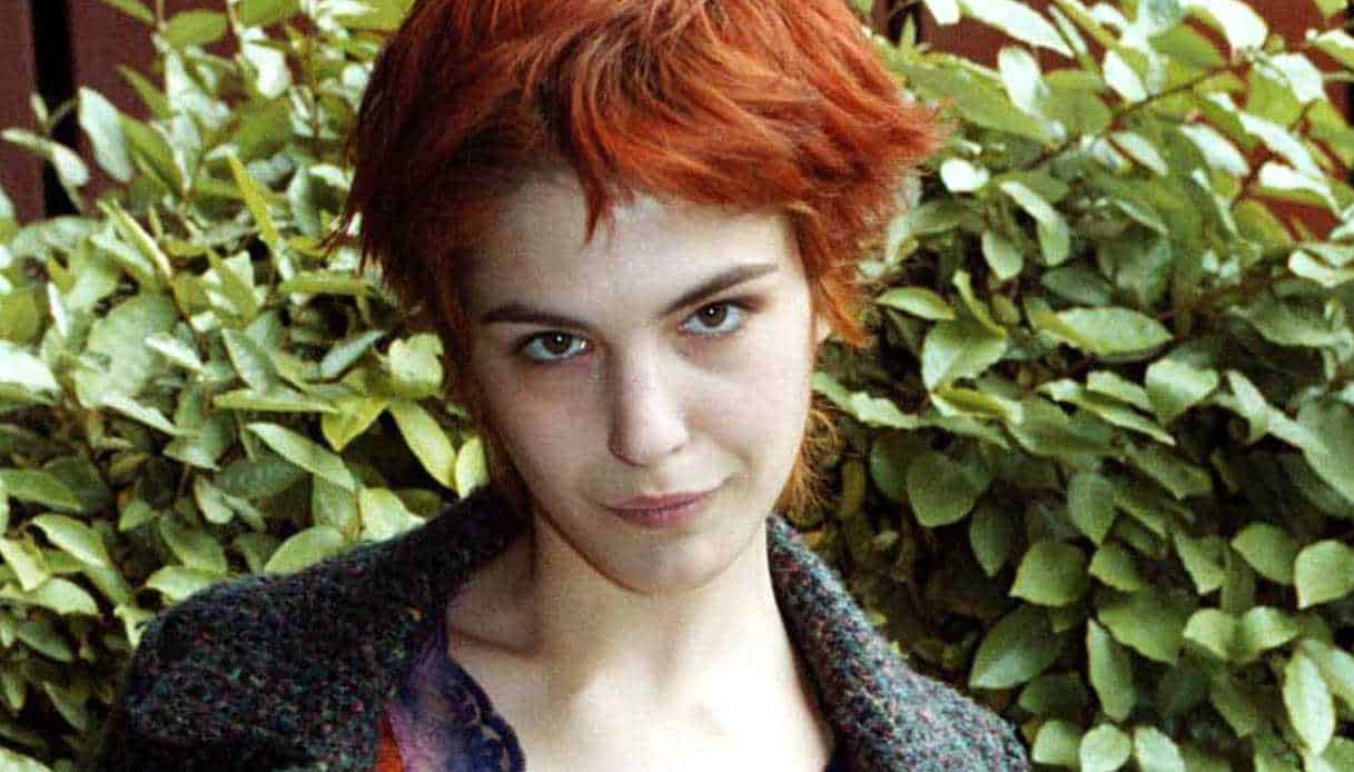 Monica Carmen Comegna è morta dopo una febbre alta: l’attrice aveva 43 anni