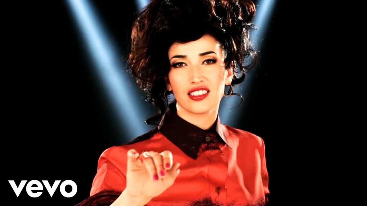 Nina Zilli, auguri alla raffinata cantante e autrice