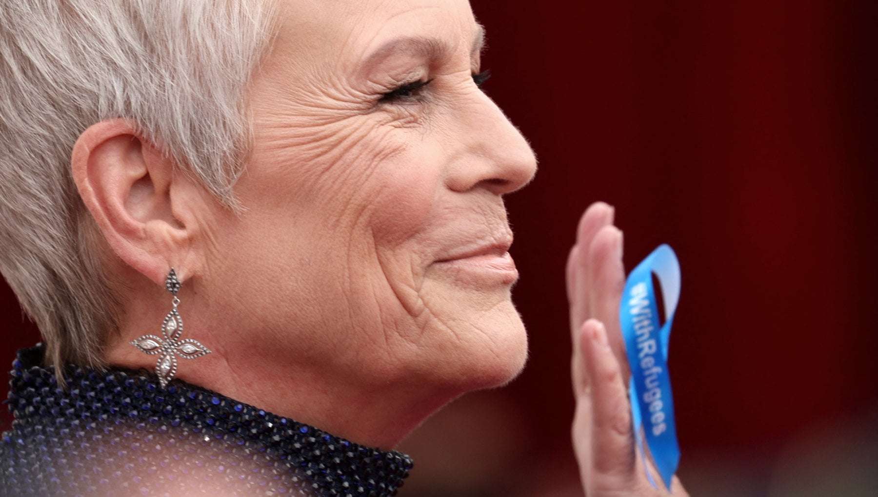 Oscar 2023: perché i nastrini blu indossati dalle star e il loro messaggio oscar 2023 nastri blu solidarietà rifugiati