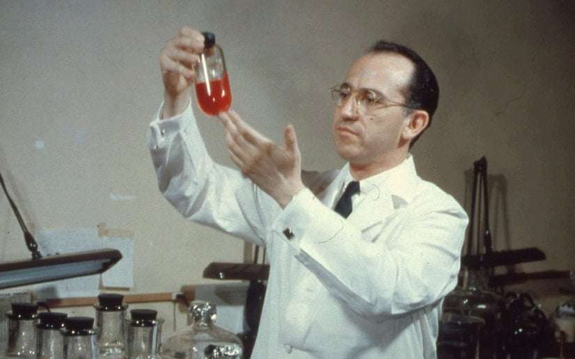 Accade oggi: 1953, Jonas Salk annuncia la scoperta del vaccino antipolio Jonas Salk e il vaccino contro la poliomielite ph@pinterest