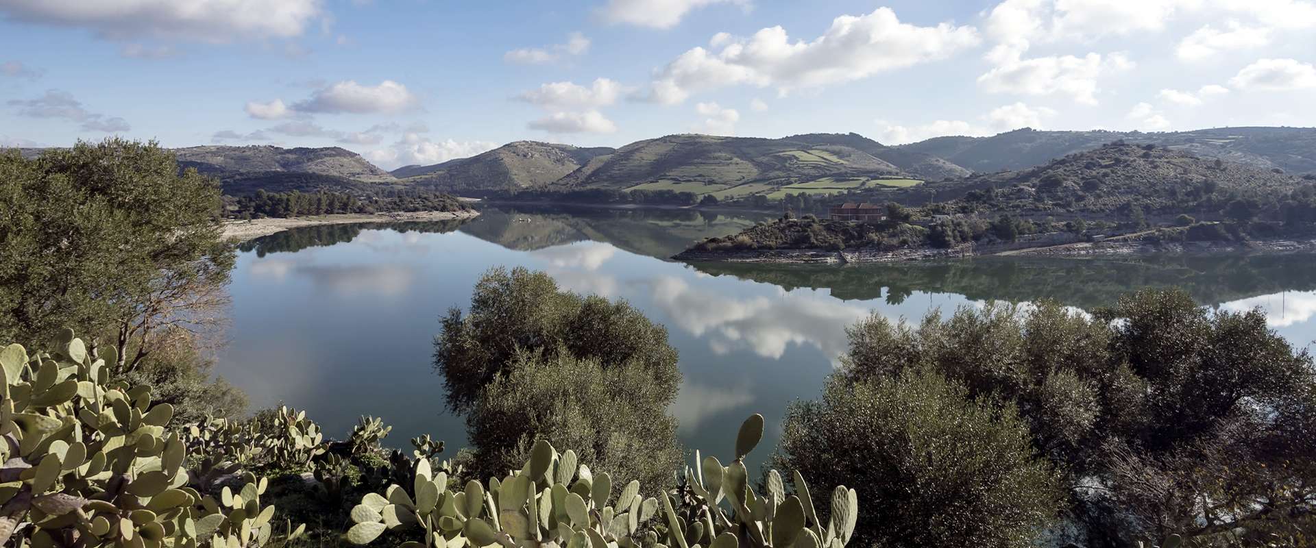 Matrimonio con vista lago in Sicilia