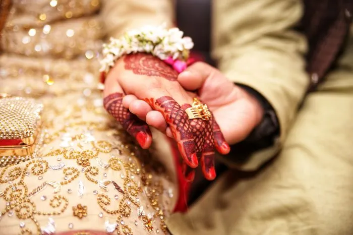 Modena, ragazza indiana picchiata perché rifiuta il matrimonio combinato: “È un altro caso Saman Abbas, salviamola”