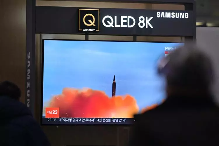 Allarme in Giappone, la Corea del Nord lancia un missile a “combustibile solido”