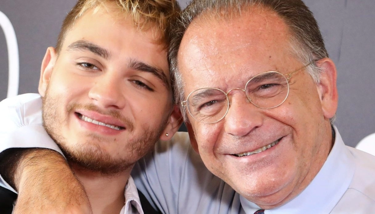 L’annuncio di Alessandro Cecchi Paone: “Io e Simone ci sposeremo all’estero e potrò adottare sua figlia”