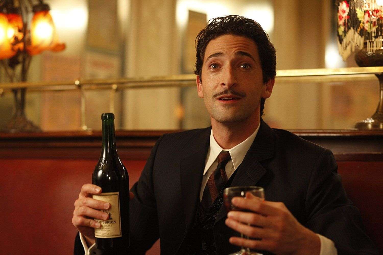 Adrien Brody, i cinque ruoli da riscoprire Adrien Brody in una scena del film "Midnight in Paris" di Woody Allen.