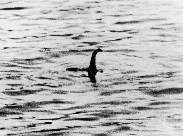 "Foto del chirurgo" del mostro di Loch Ness di Robert Kenneth Wilson - Photo Credits esquire.com