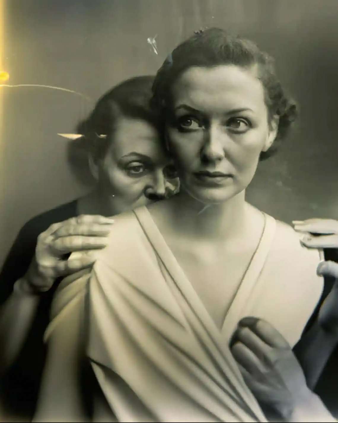 Immagine creata dall’intelligenza artificiale vince ai Sony World Photography Awards, ma l’autore rifiuta il premio Fotografia prodotta dall'intelligenza artificiale vince ai Sony World Photography Awards: Boris Eldagsen rifiuta il premio