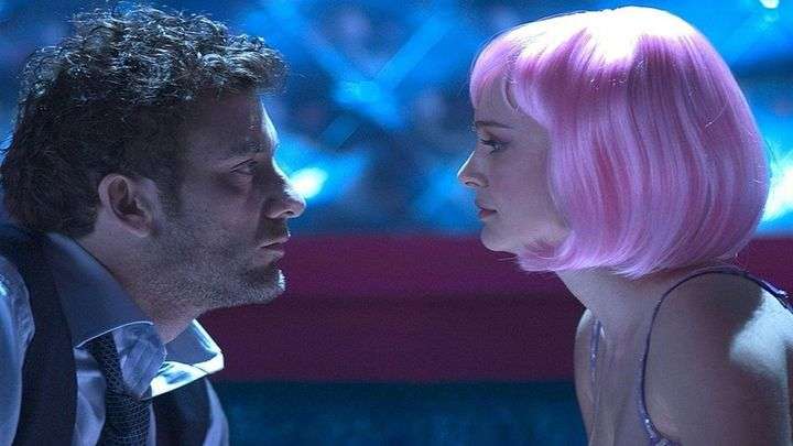 Scopri i segreti di Closer: una commedia romantica irriverente!