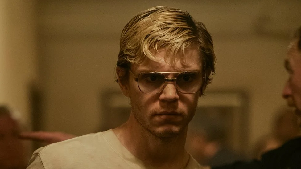 Dahmer – Mostro: La storia di Jeffrey Dahmer vince un premio ai BAFTA e le famiglie delle vittime non sono d’accordo Dahmer