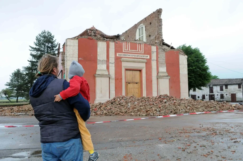Oggi, a distanza di tredici anni, il terremoto che piegò l’Emilia Romagna