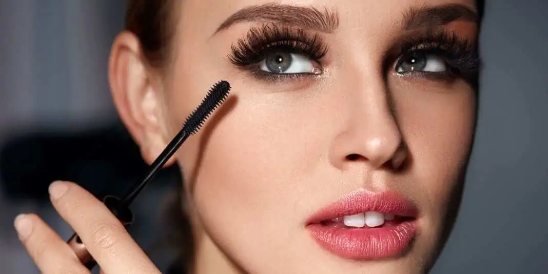 Mascara cocktailing, l’ultimo trend TikTok per avere il mascara perfetto mascara cocktailing