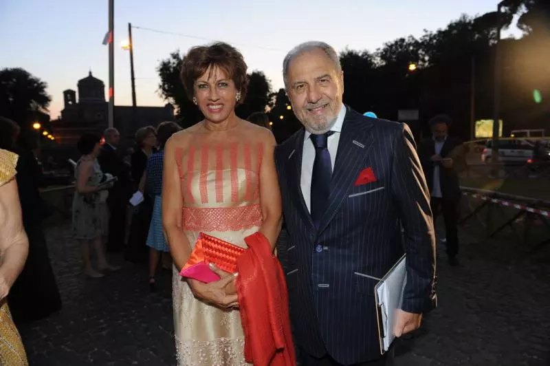 Antonio Caprarica e la moglie - Ph Credits Dagospia