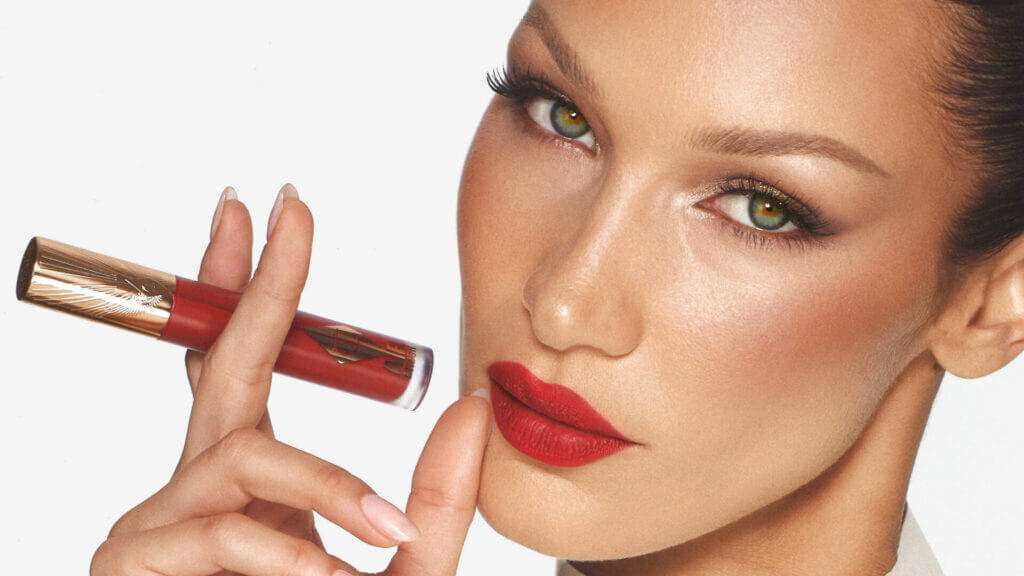 L’Airbrush Flawless Lip Blur è la novità makeup di Charlotte Tilbury di cui non potremo fare a meno! Airbrush Flawless Lip Blur