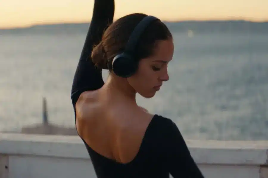 “Houria, la voce della libertà”: recensione del film di Mounia Meddour Houria (Lyna Khoudri) in una scena del film.