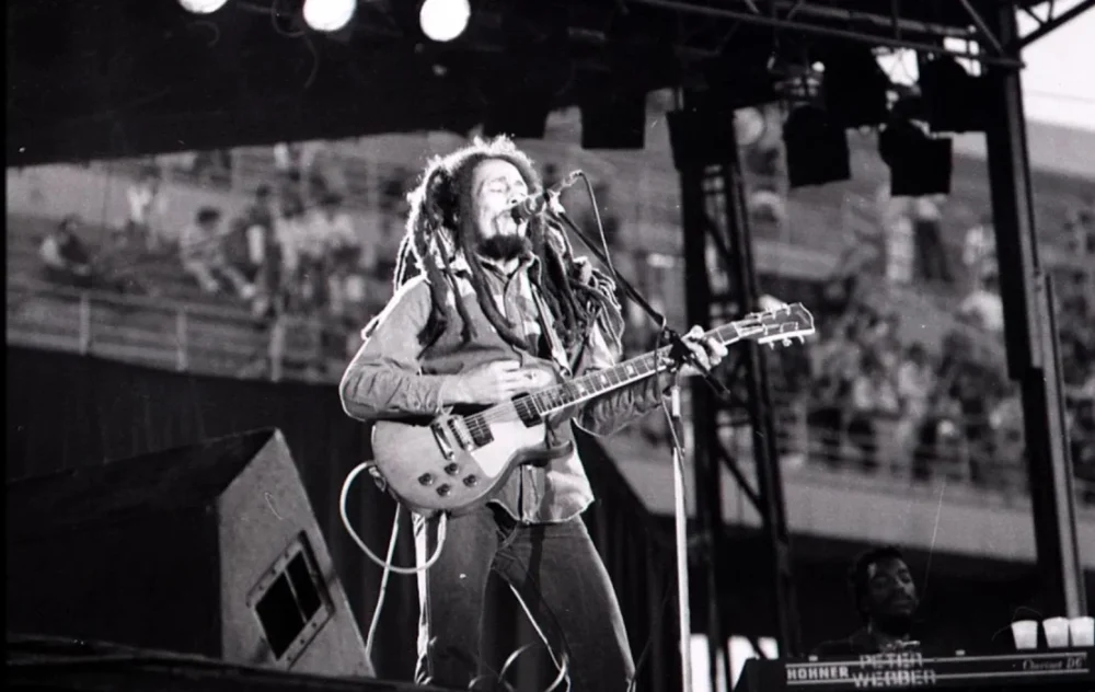 Bob Marley e il primo concerto a San Siro, il primo artista a riempire lo stadio per un evento musicale Bob-Marley-San-Siro