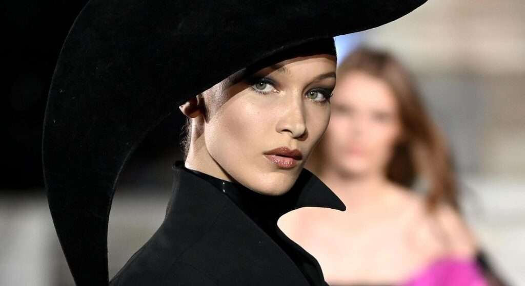 Bella Hadid sfila per LuisaViaRoma- Photo Credits ANSA