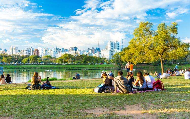 Il 18 giugno si celebra l’International picnic: ecco 10 parchi europei dove trascorrere il weekend