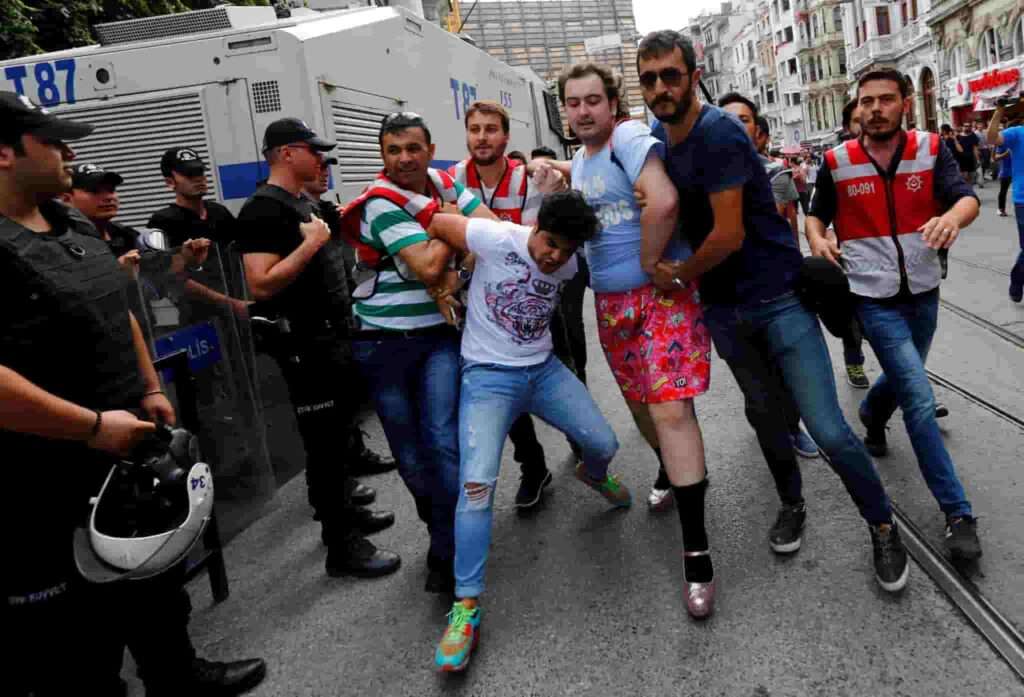 Scontri gay Pride di Istanbul- Photo Credits Fanpage