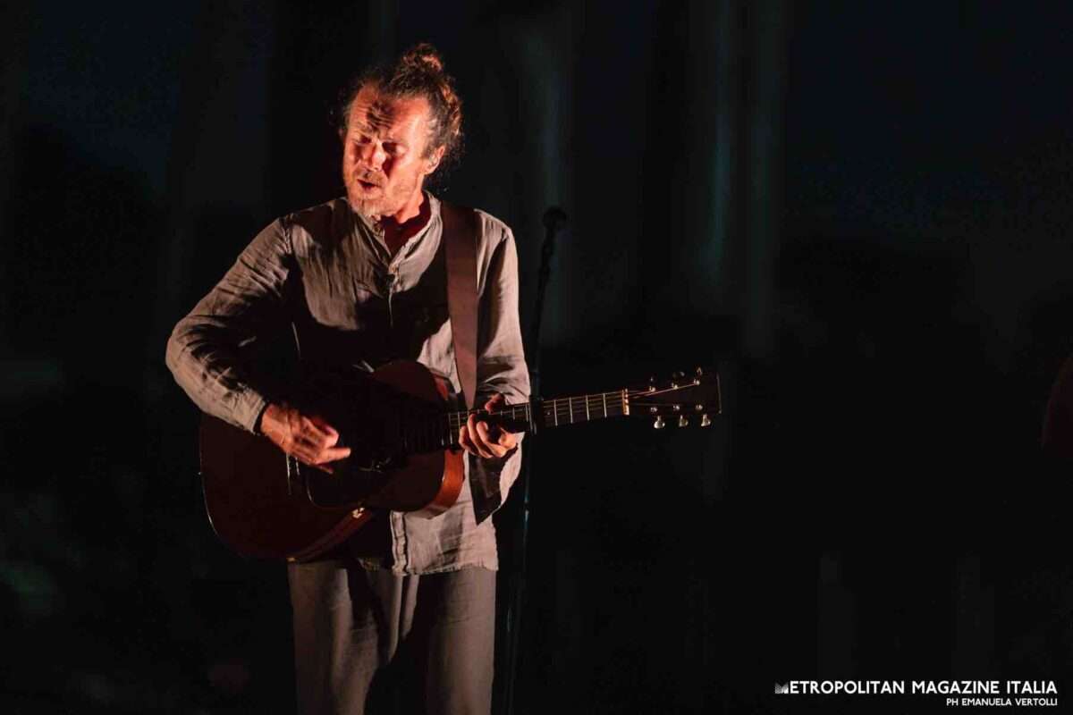 Damien Rice, “Il poeta con la chitarra” al Teatro romano di Ostia Antica Damien Rice live Teatro Romano Ostia Antica - Ph © Emanuela Vertolli