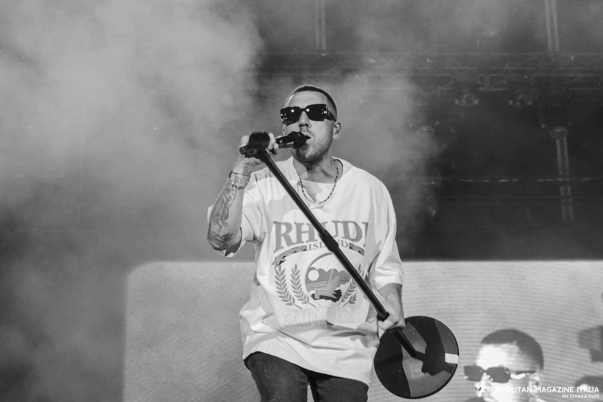 Coez, l’unica data dell’estate in scena al Rock in Roma Coez live Rock in Roma - Ph © Chiara Olmi