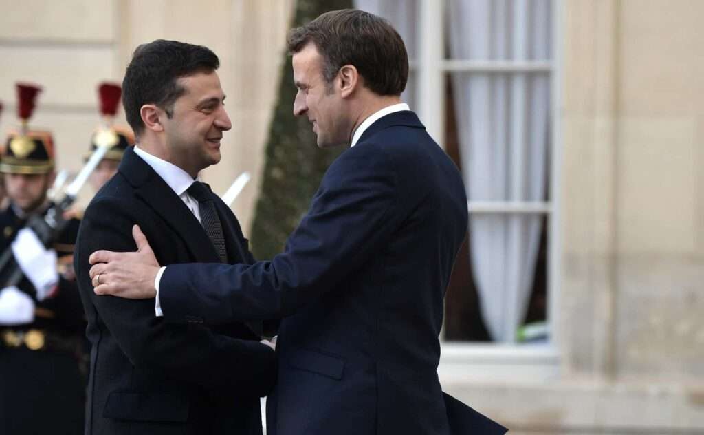 Volodymyr Zelensky e Emmanuel Macron- Photo Credits Wikimedia Commons