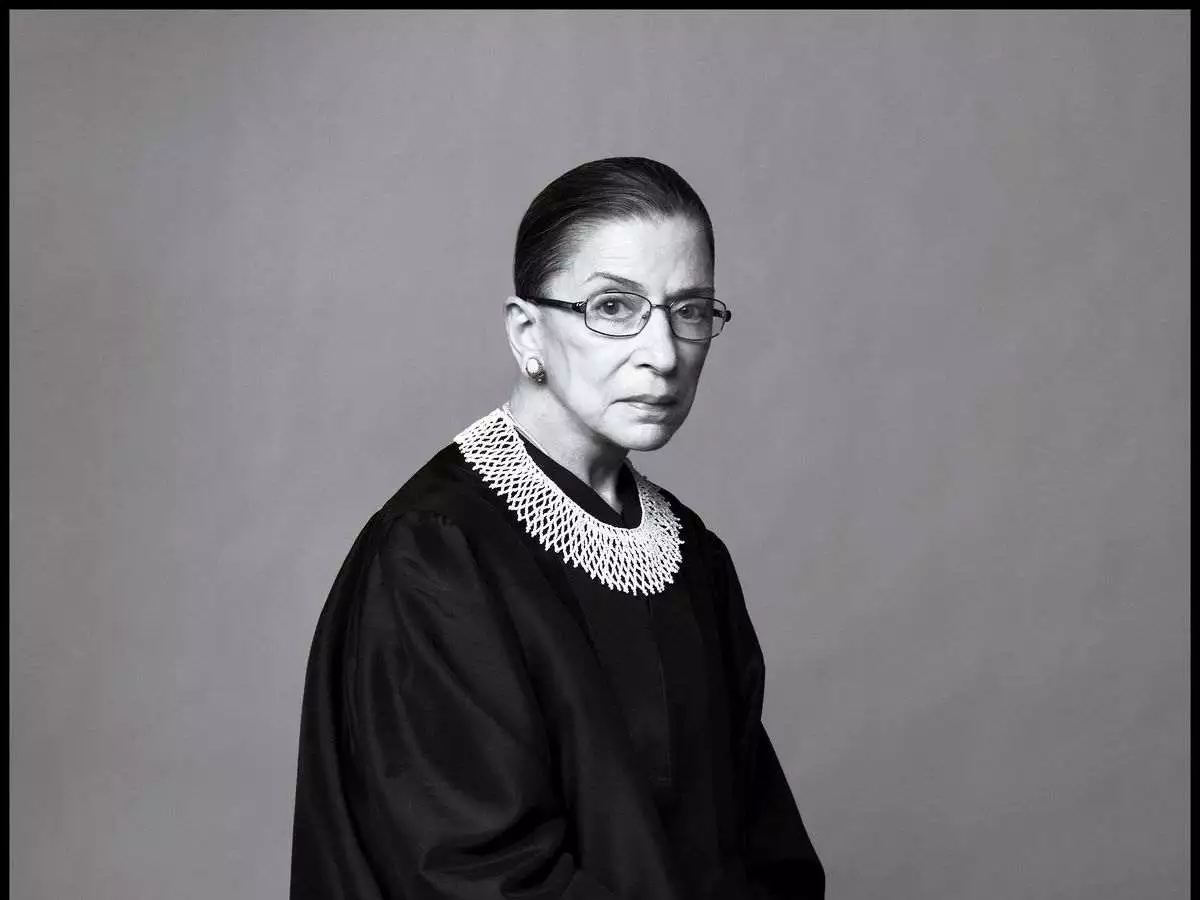 Ruth Bader Ginsburg, la lotta per la parità di genere e l’uguaglianza sociale Ruth Bader Ginsburg, fonte elle.com
