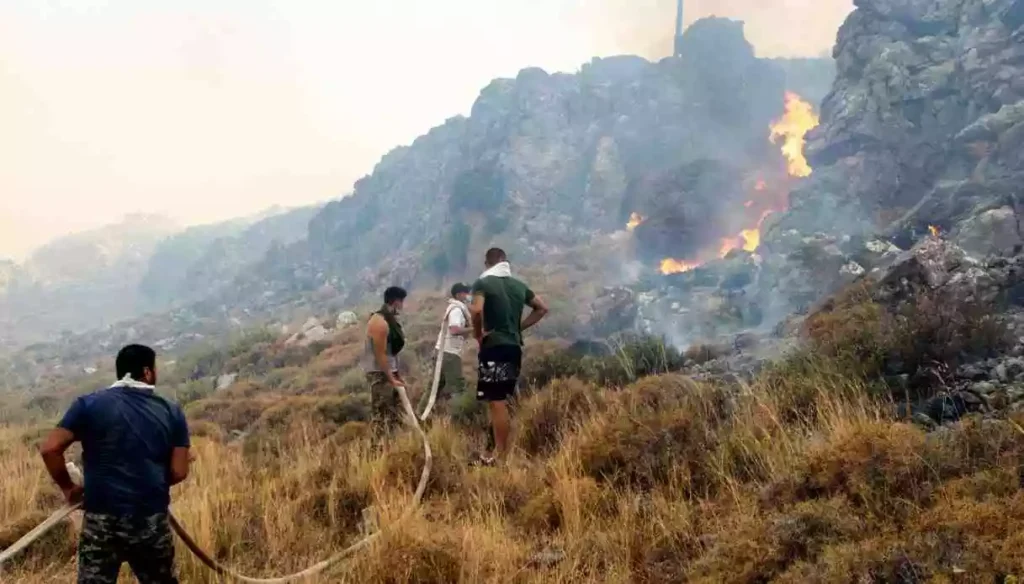 Continua il dramma degli incendi a Rodi, fonte notizie.virgilio.it