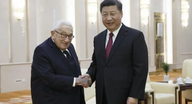 Kissinger in Cina- Photo Credits Blitz quotidiano
