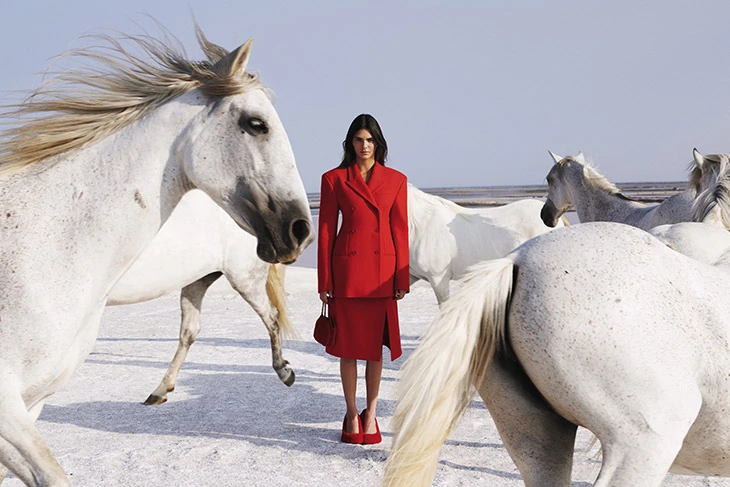 Stella McCartney FW23: la campaign che fa discutere