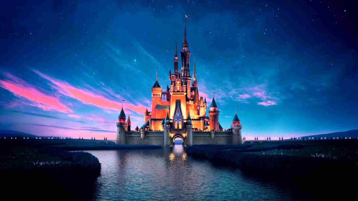 Disney+ segue le norme di Netflix: ecco come cambierà la condivisione delle password dal 2024