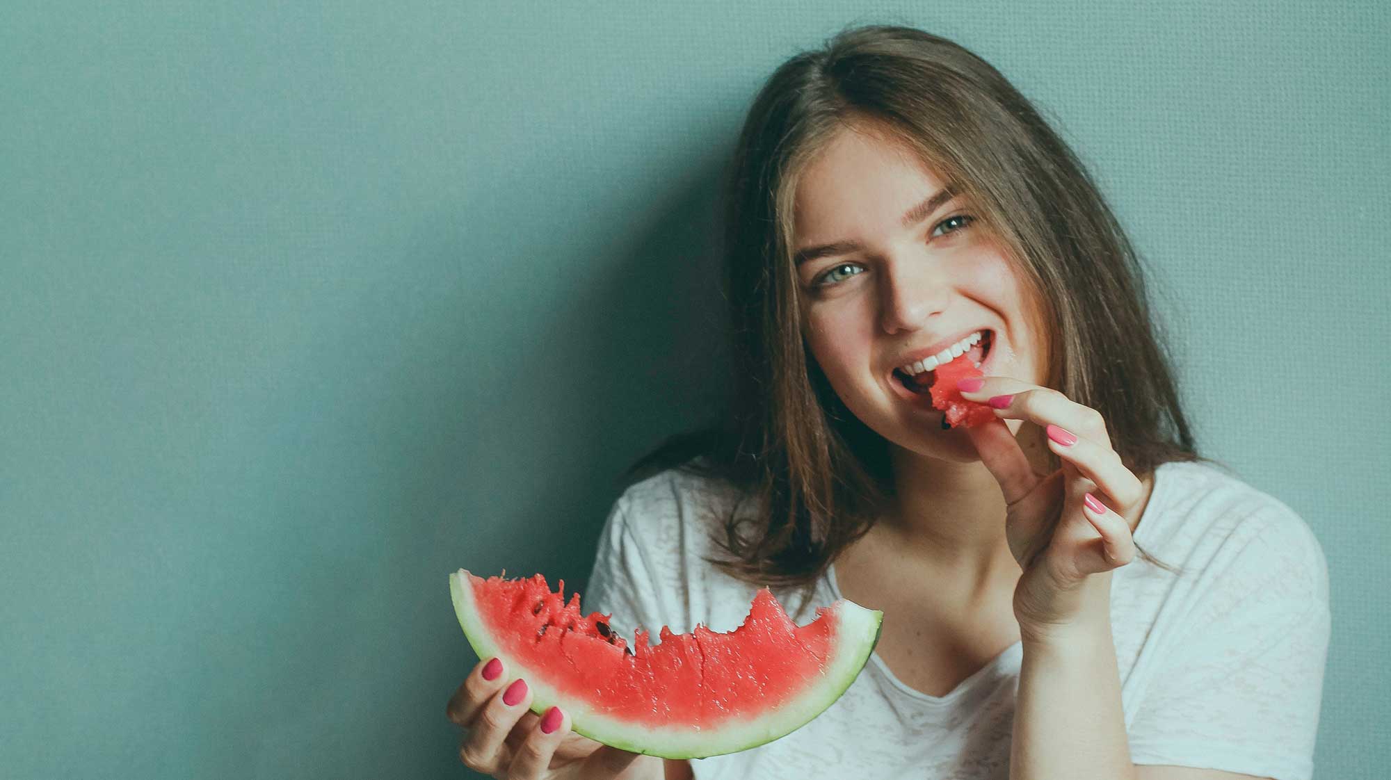 10 Cibi da Mangiare (e da Evitare) per una Pelle Top!
