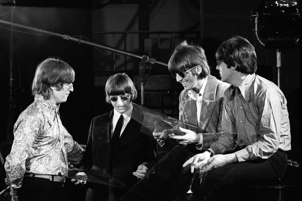 Esce “Revolver”, l’album iconico dei Beatles: un maglione nella grancassa di Ringo