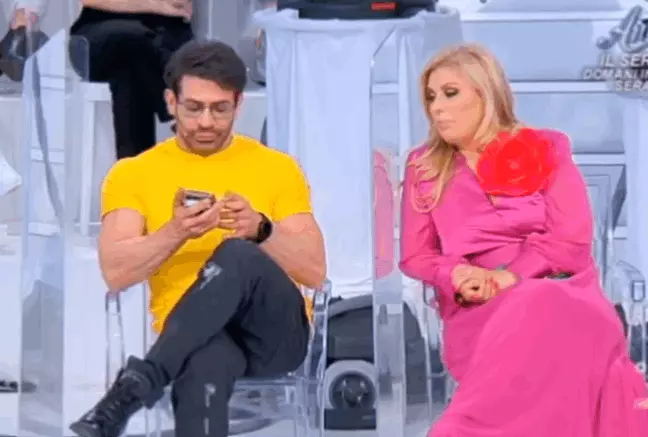 Uomini e Donne: i cambiamenti che preoccupano Gianni Sperti 
ph: ig Uomini e Donne 