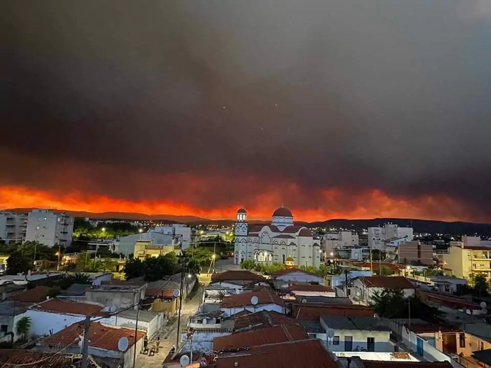 Continuano gli incendi in Grecia: evacuato ospedale Alexandroupolis