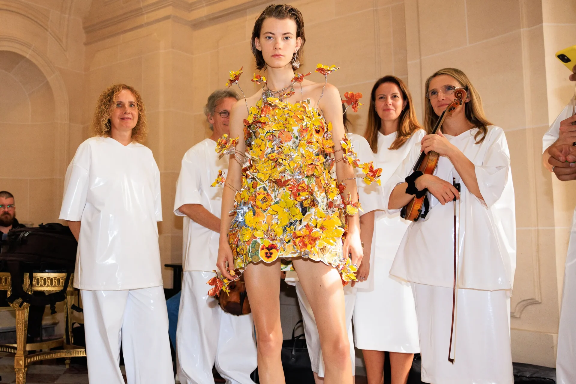 Marni la sfilata SS24: il valore del contatto e la femminilità ritrovata
