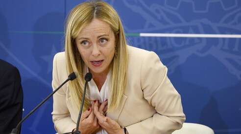 Giorgia Meloni indagata per la liberazione del capo della polizia giudiziaria libica Almasri La premier prende spiega le parole di Giambruno, "Avete frainteso"- Photo Credits Il Foglio