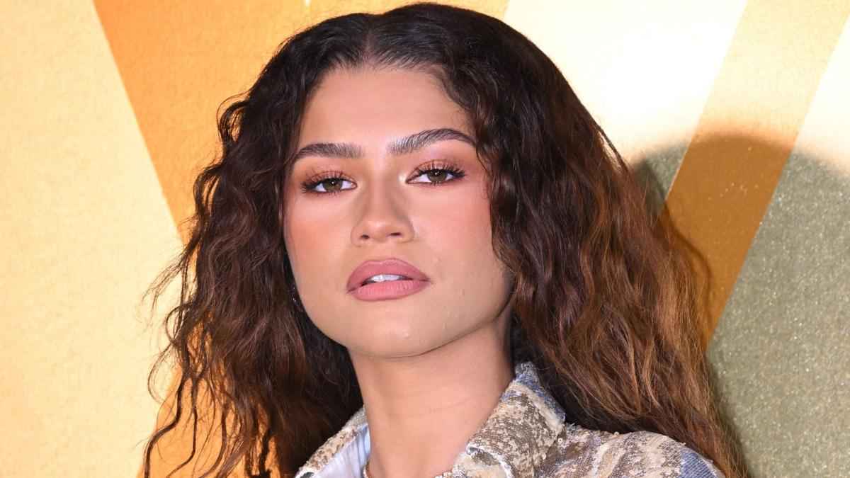 Zendaya ha rivelato il segreto make-up glow up perfetto in una foto su Instagram: ecco quale