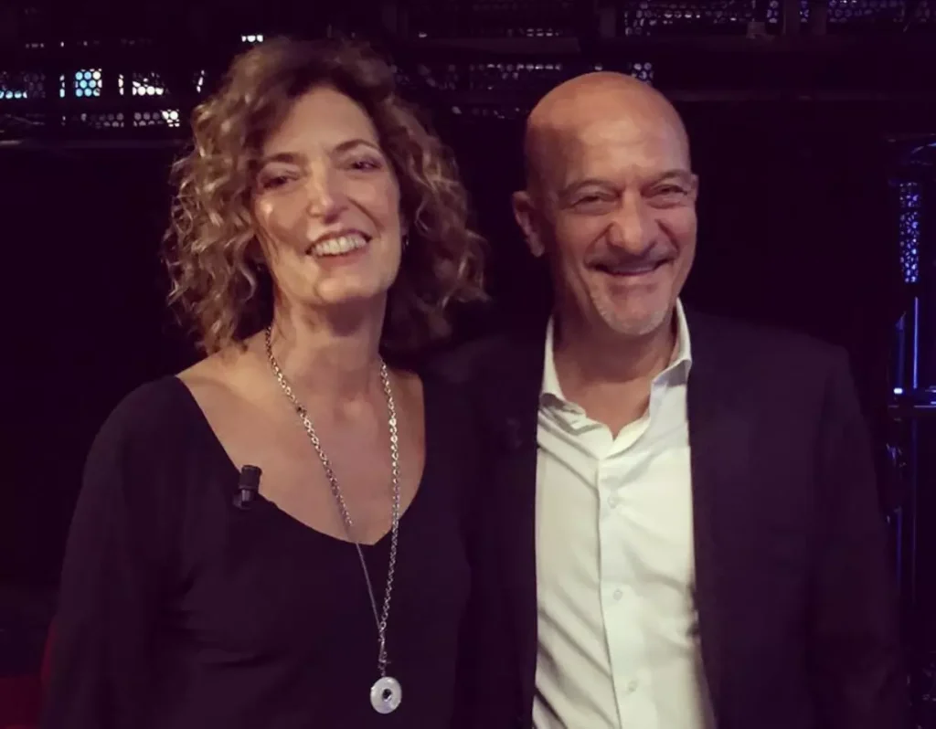 Claudio Bisio, il primo incontro con la moglie Sandra Bonzi: “Era un pò brilla”