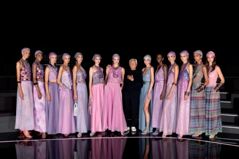 La nuova collezione di Armani presentata alla Milano Fashion Week 2024 è un inno alla bellezza femminile
