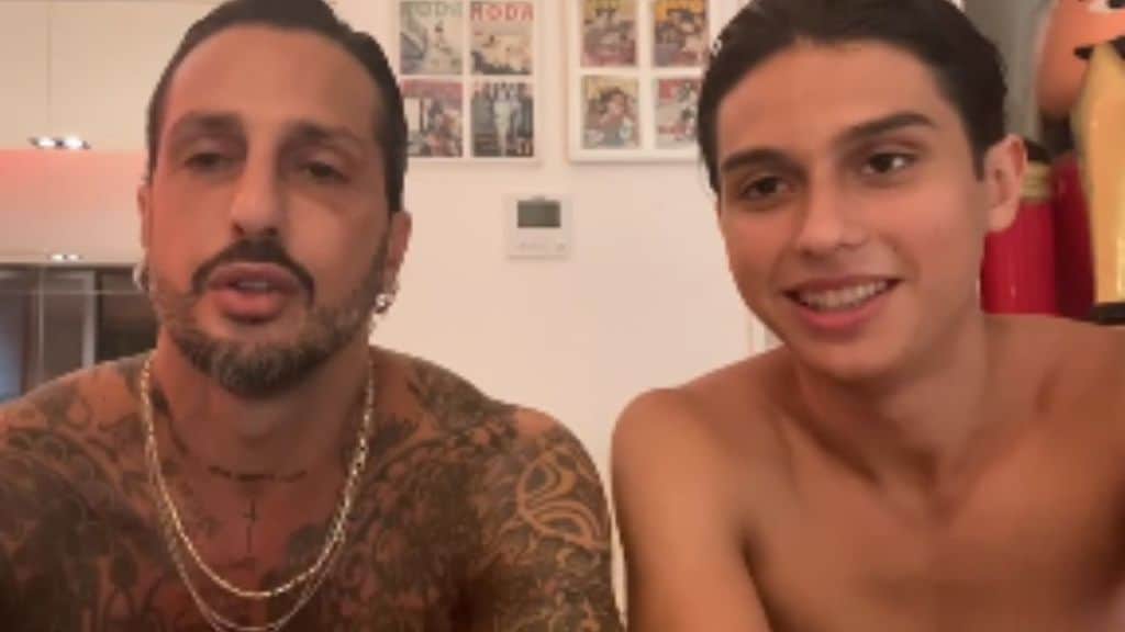 La rivelazione choc di Fabrizio Corona a Belve 2023: ”Mio figlio Carlos ha una malattia genetica, sta male”