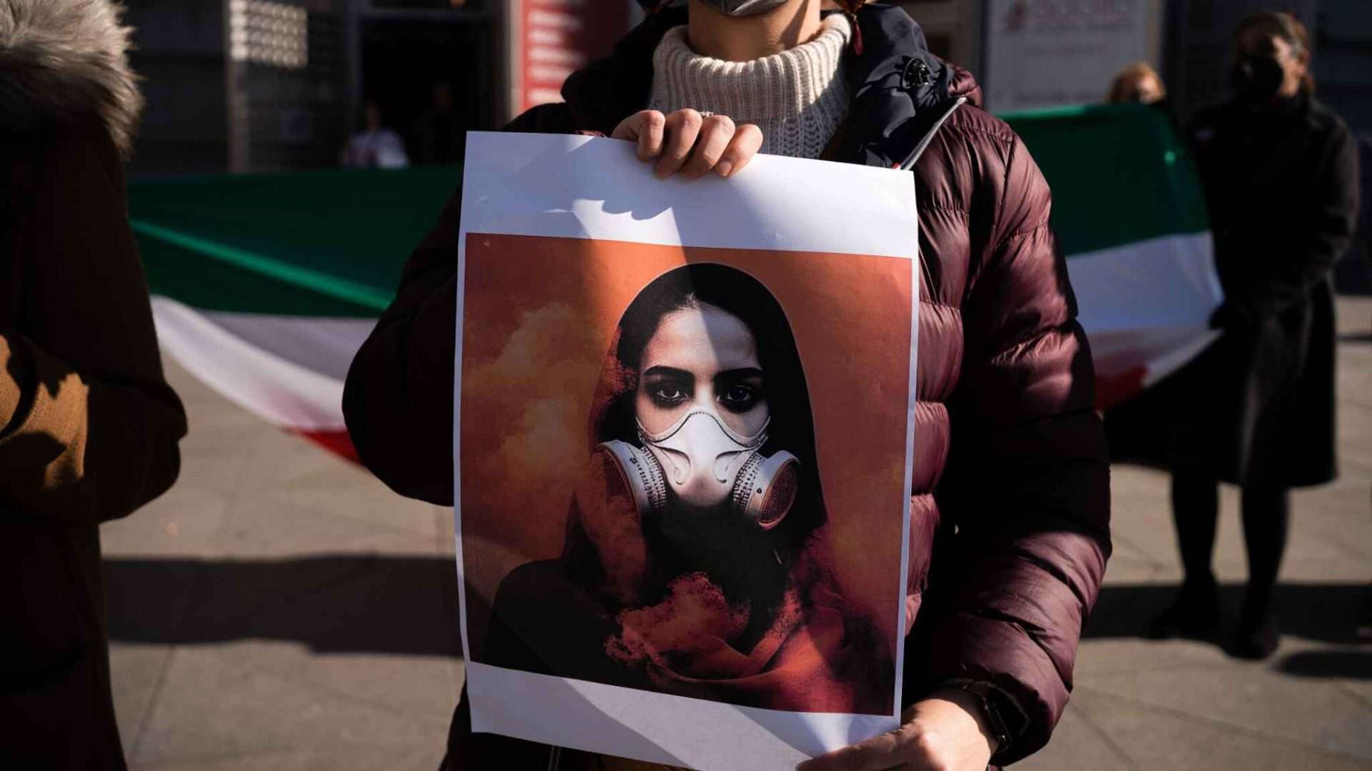 Intossicate decine di studentesse iraniane di un liceo femminile, Teheran nega