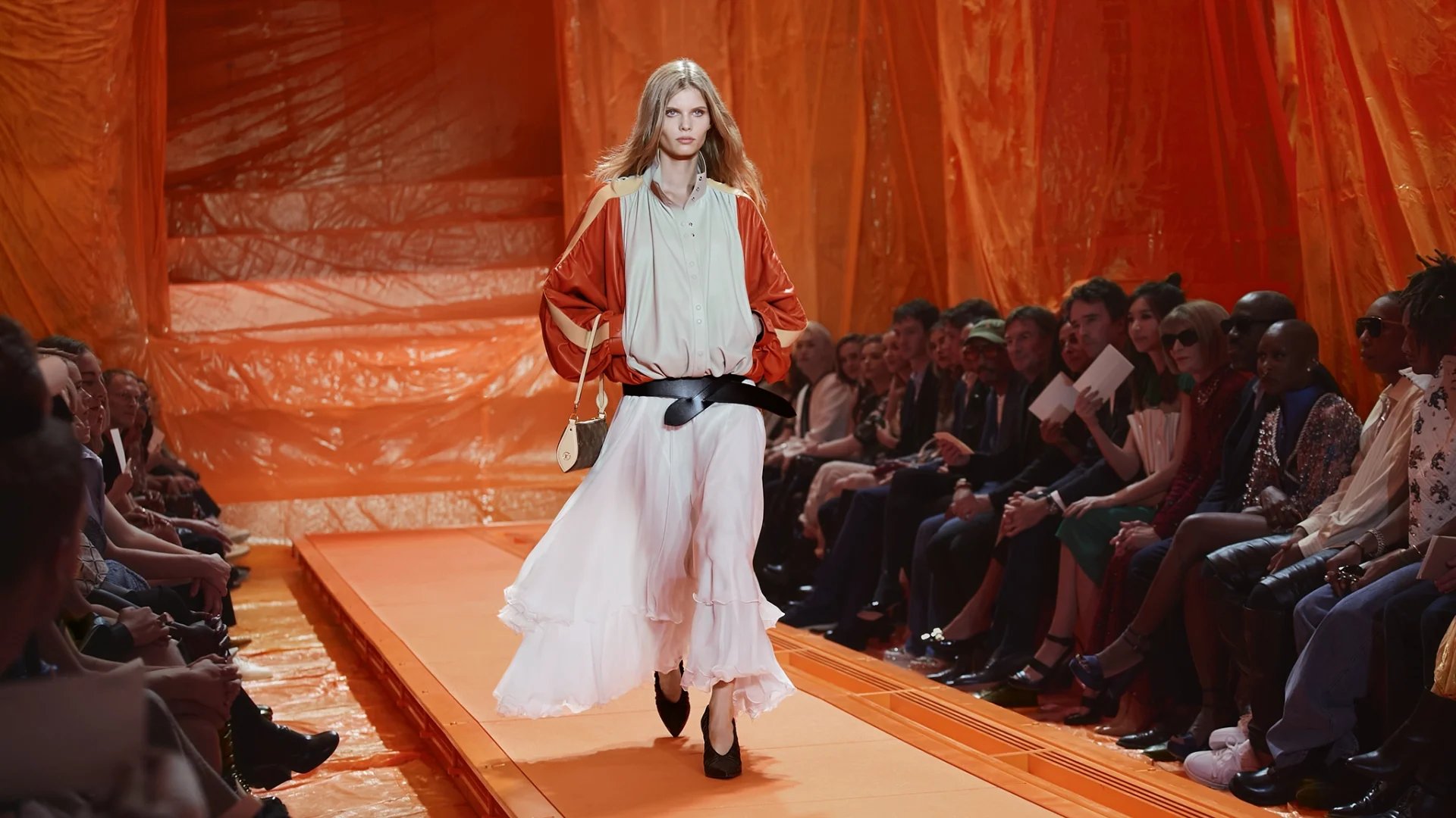 Louis Vuitton SS24: il viaggio temporale dell’abito