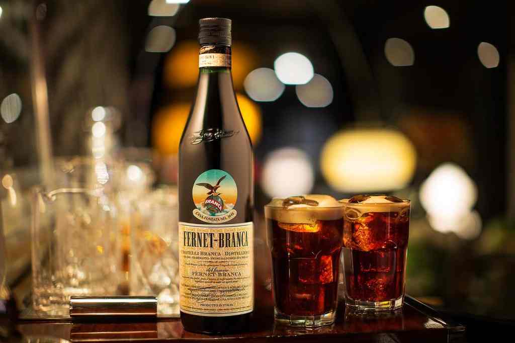 Rendi unico il tuo aperitivo con un Hanky Panky a base di Fernet-Branca: una delizia per i sensi